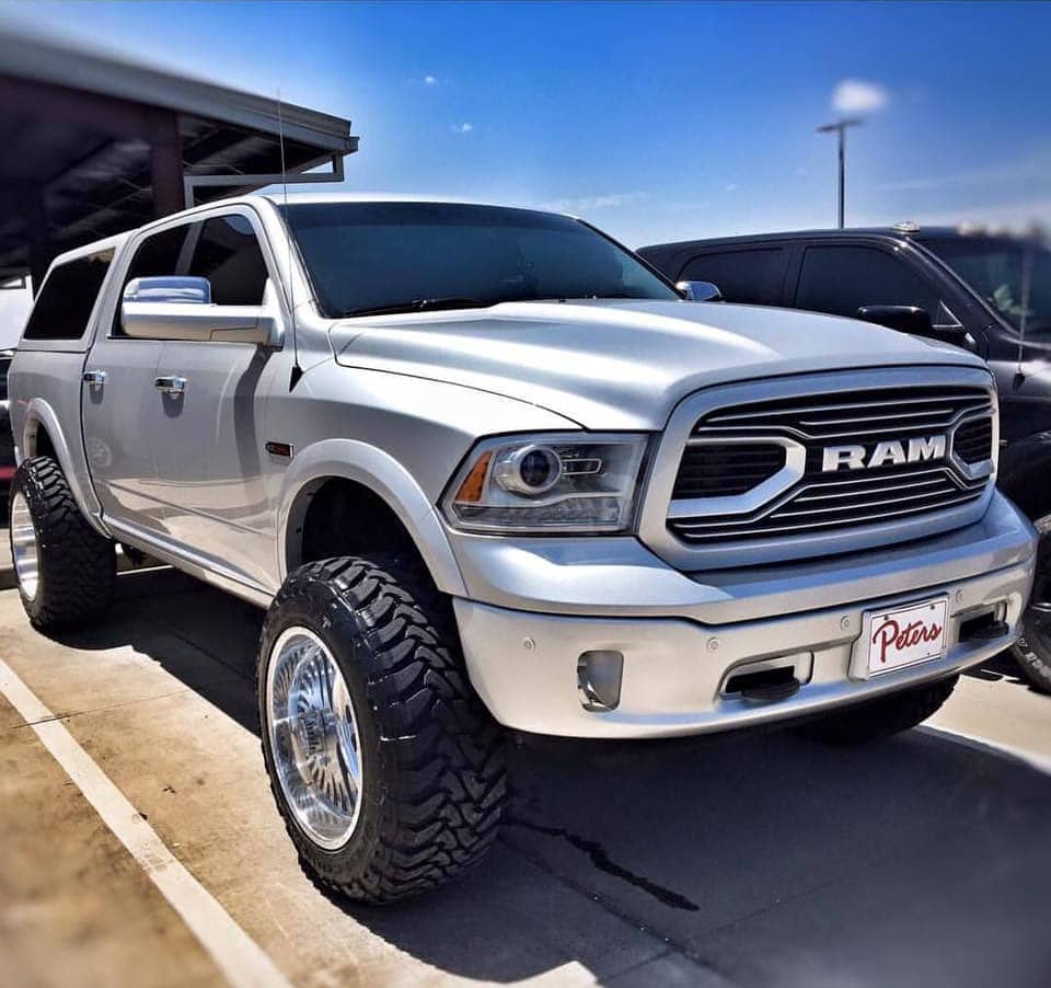 Photo Gallery of Custom Cars, Trucks and SUVs Peters Elite Autosports